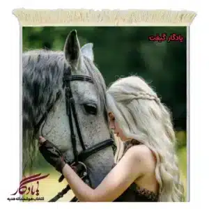 تابلو فرش ماشینی طرح دوشیزه روس و اسب کد d57-1