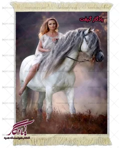 تابلو فرش ماشینی طرح دوشیزه و اسب در مه کد d58 | یادگار گیفت