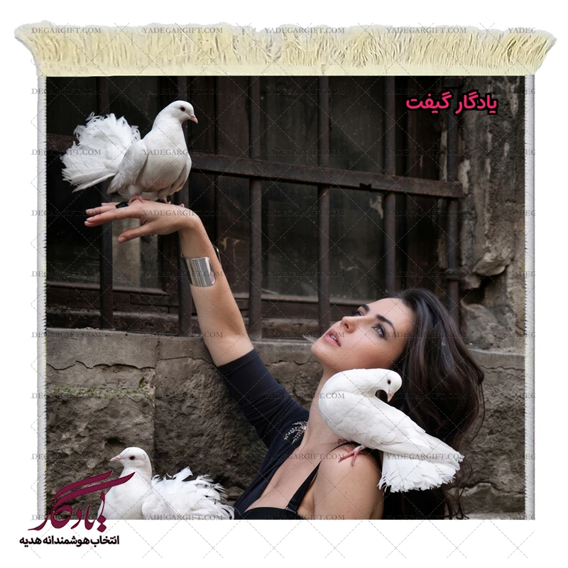 تابلو فرش ماشینی طرح دوشیزه و کبوتر کد d34 - یادگار گیفت
