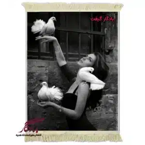 تابلو فرش ماشینی طرح دوشیزه و کبوتر کد d34