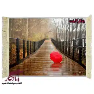 تابلو فرش ماشینی طرح منظره ماجرای پل و چتر قرمز کد m168